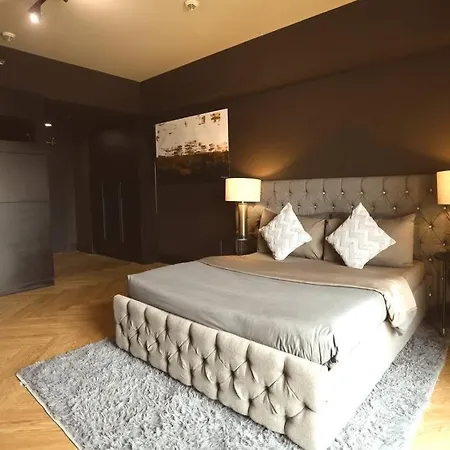 Italian Style Unit In Venice Luxury Residences
